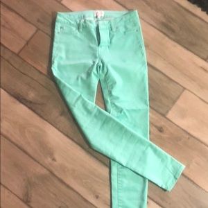 Light green Celebrity Pink skinny jean EUC